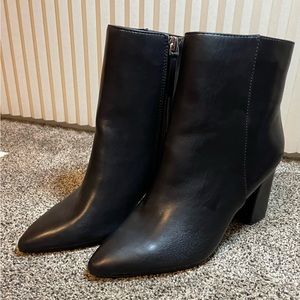 Madden Girl Women’s Flexx Fashipn Boot Size 8